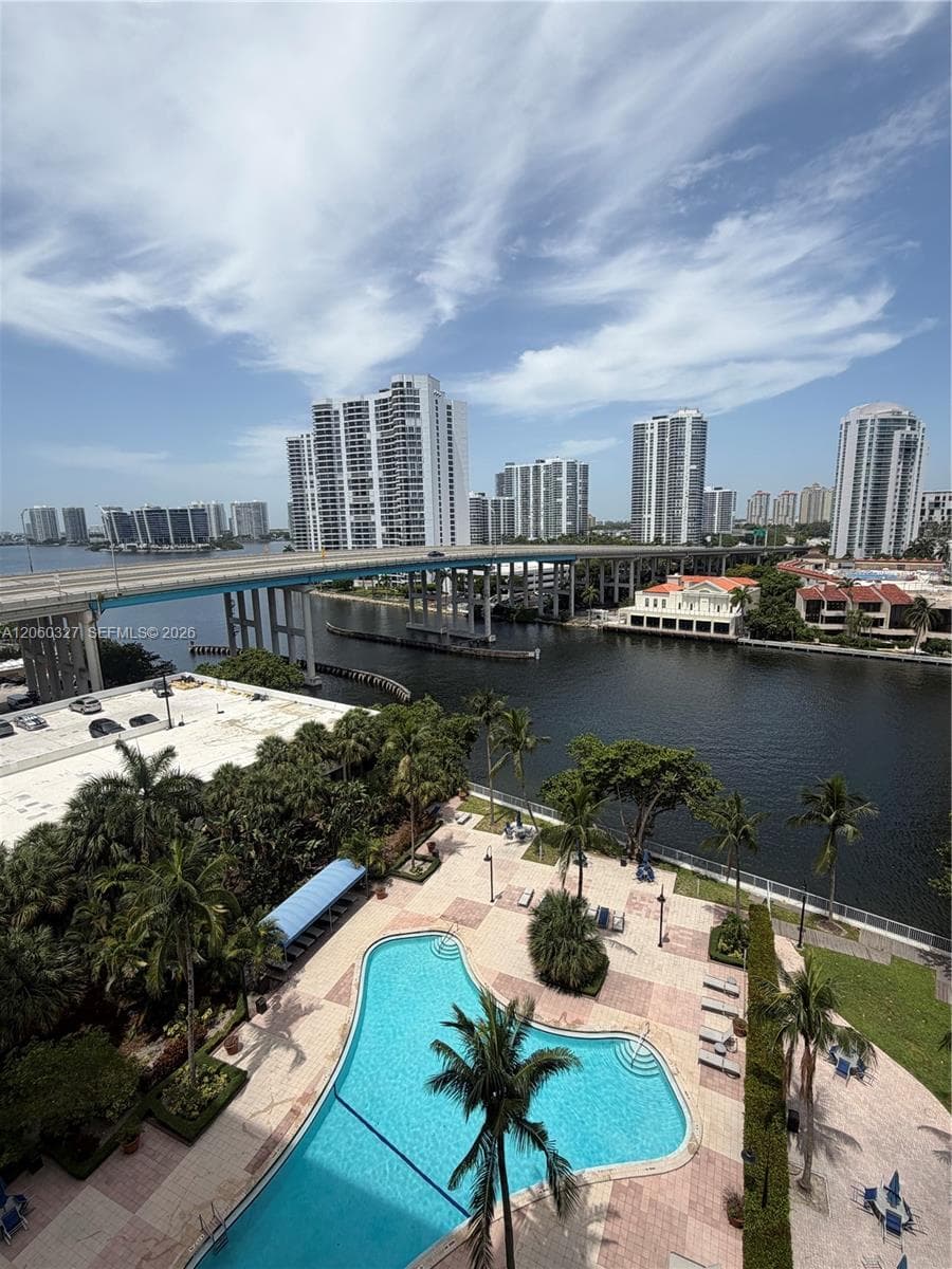 19390 Collins Ave 1007 photo 2