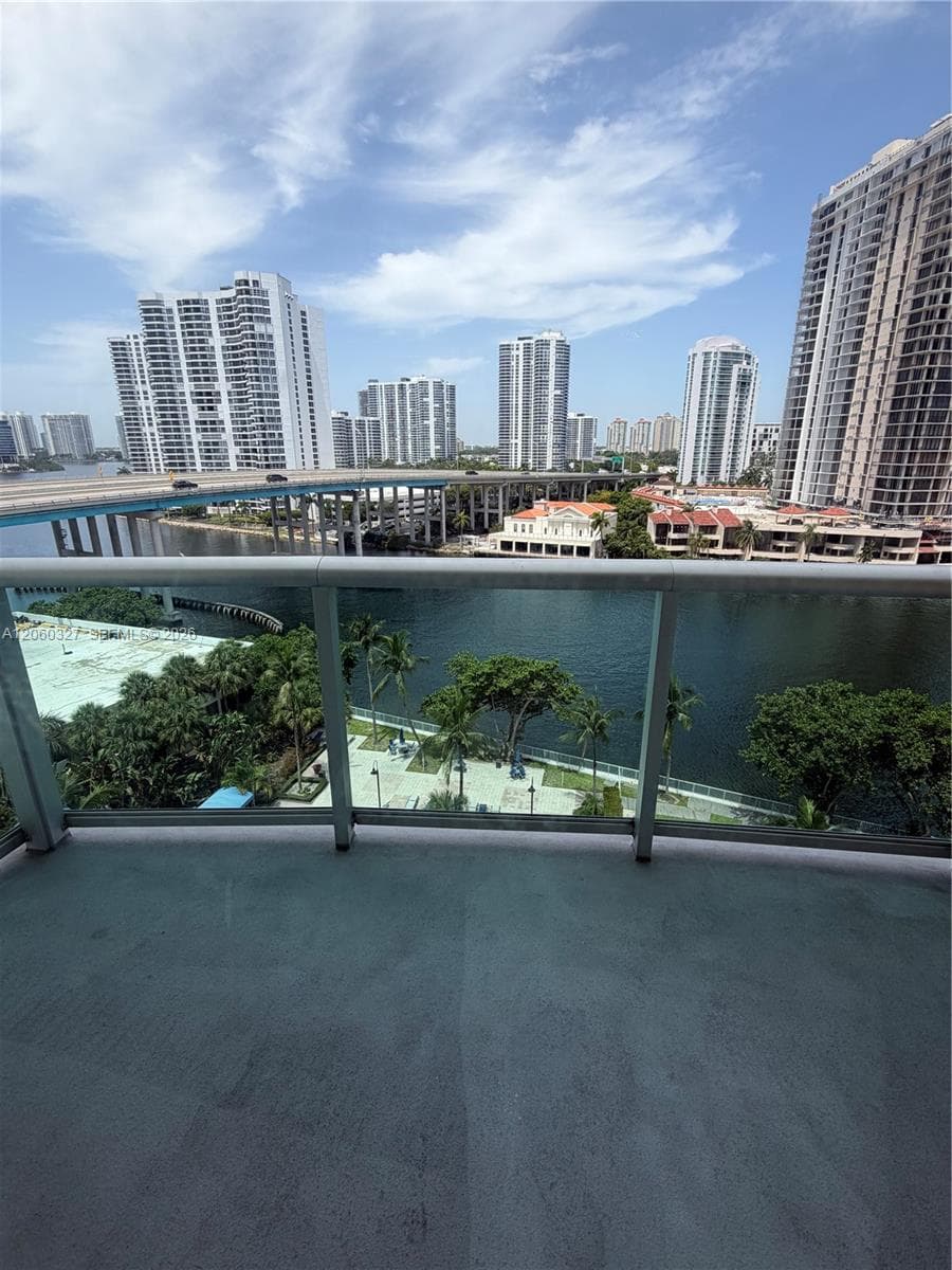 19390 Collins Ave 1007 photo 1