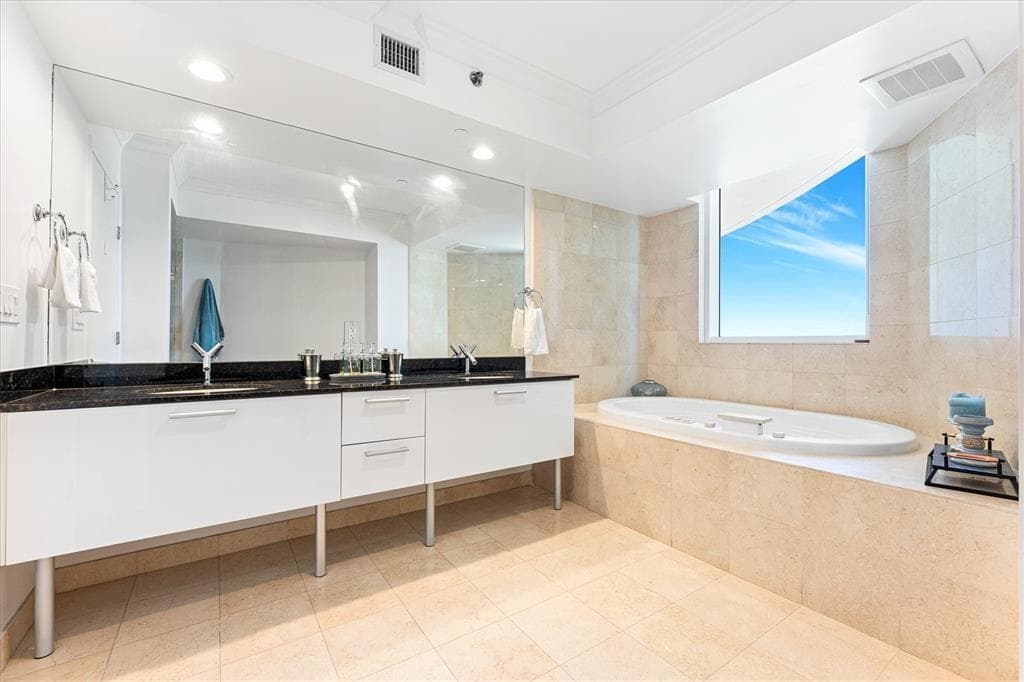 17201 COLLINS Avenue 805 photo 23