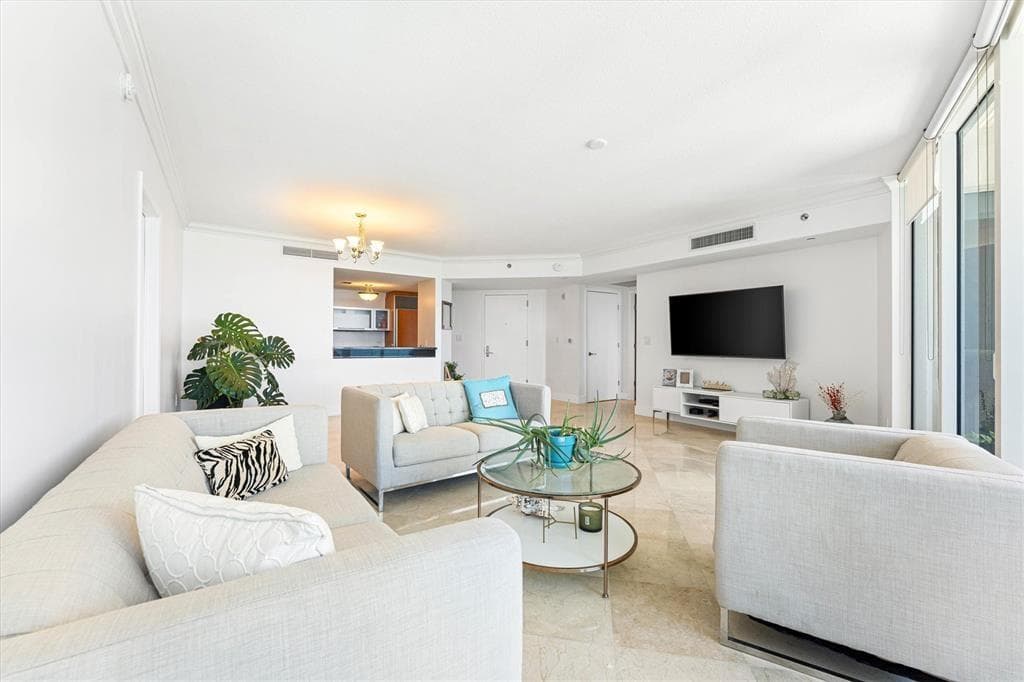 17201 COLLINS Avenue 805 photo 6