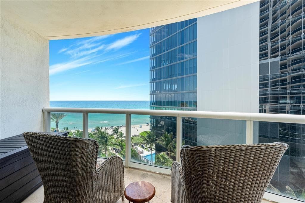 17201 COLLINS Avenue 805 photo 20