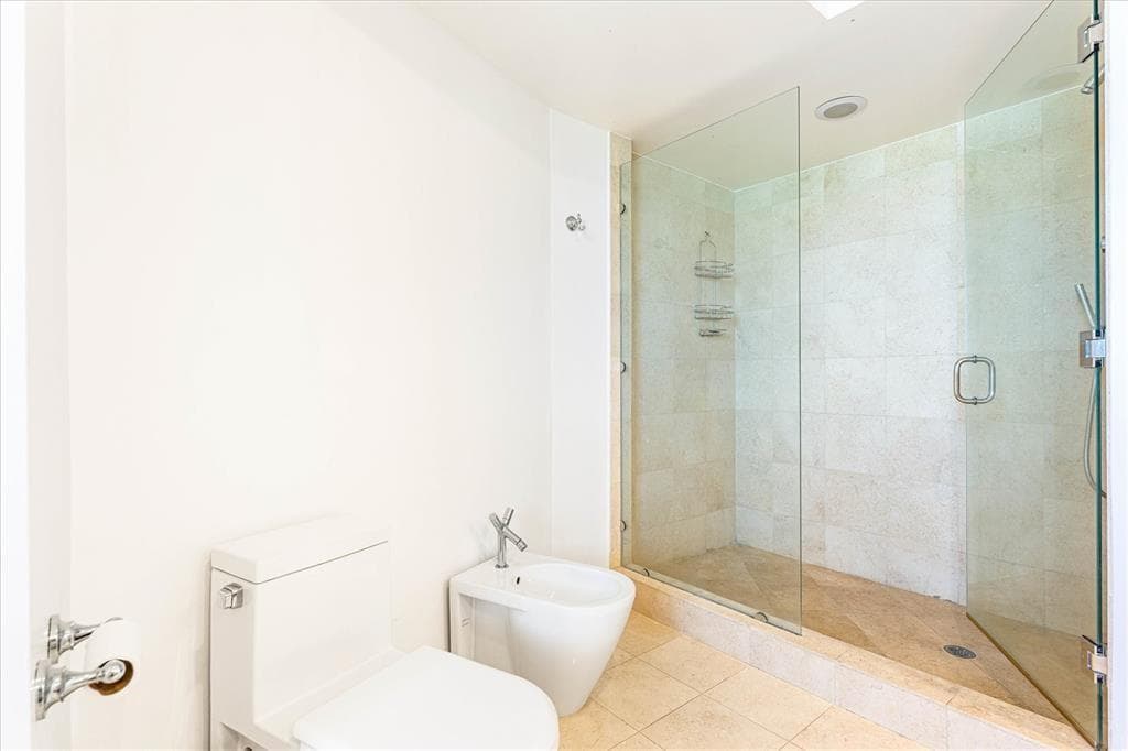 17201 COLLINS Avenue 805 photo 24