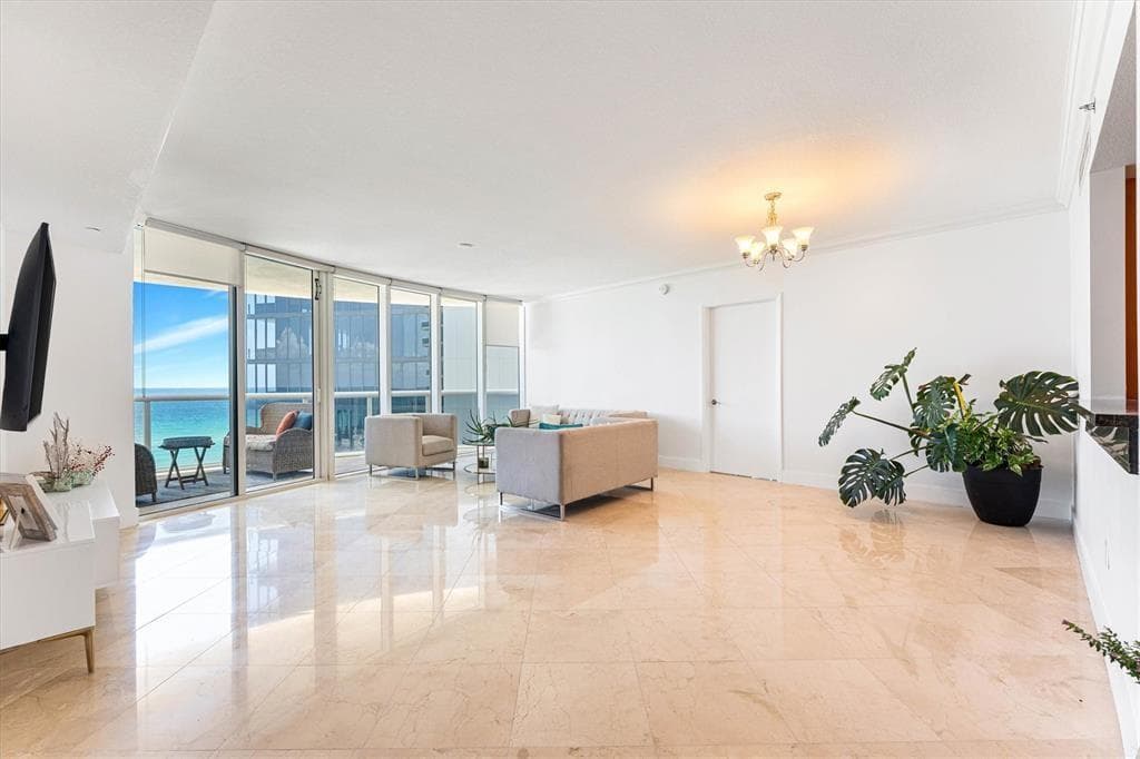 17201 COLLINS Avenue 805 photo 4