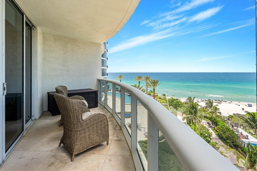 17201 COLLINS Avenue 805 photo 21