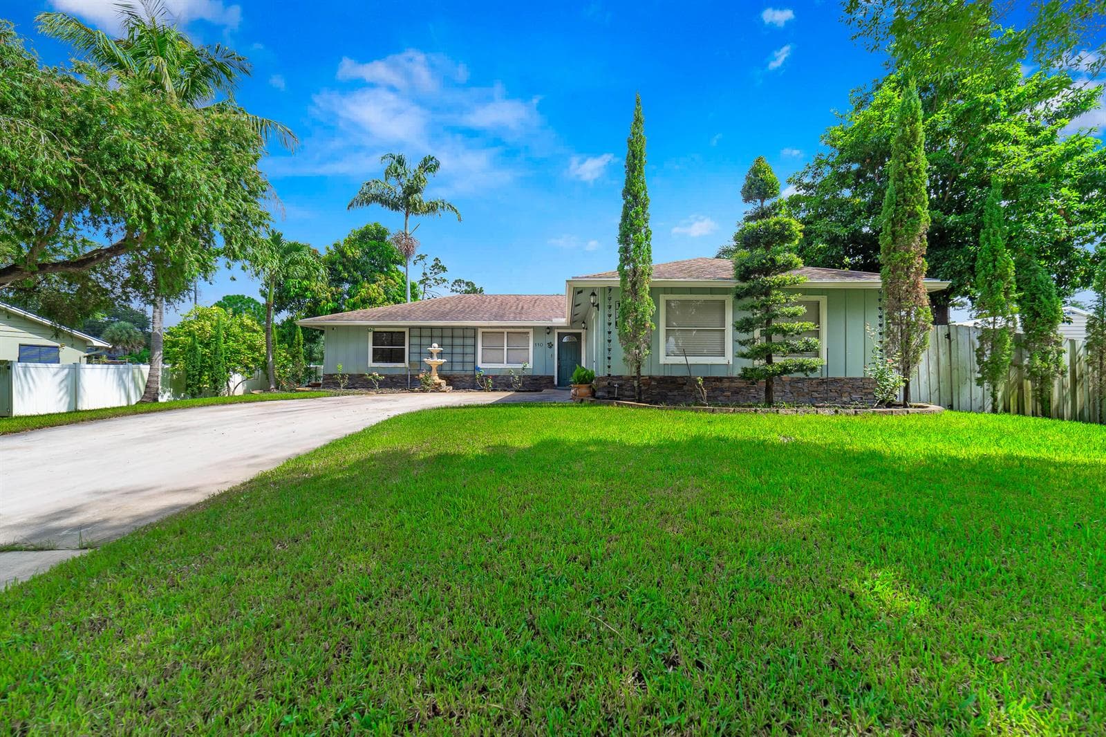 110 W Mango Road photo 1