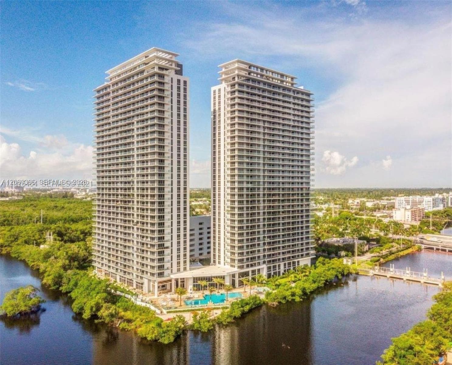 16385 Biscayne Blvd 1818 photo 2
