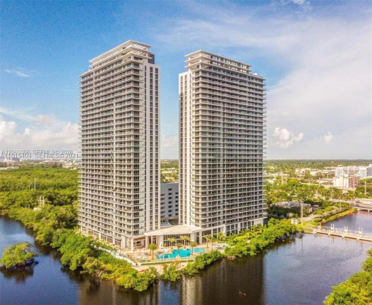16385 Biscayne Blvd 1818 photo 1