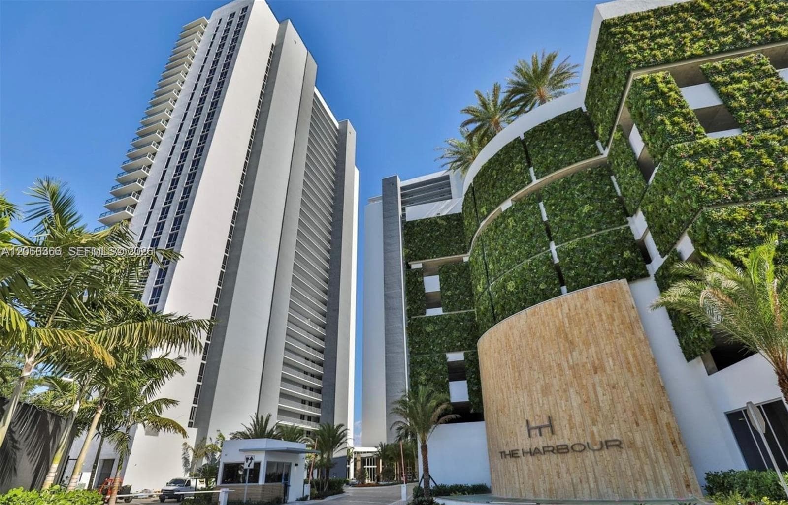 16385 Biscayne Blvd 1818 photo 4
