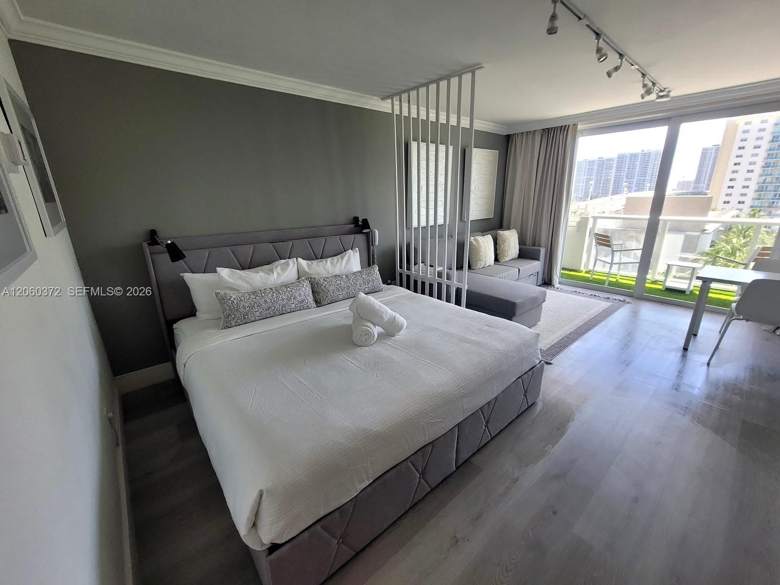 19201 Collins Ave 632 photo 1