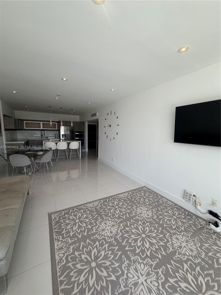 19390 Collins Ave PH-6 photo 6