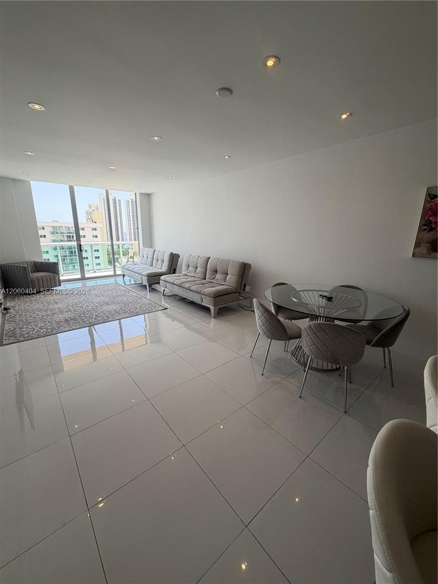 19390 Collins Ave PH-6 photo 5