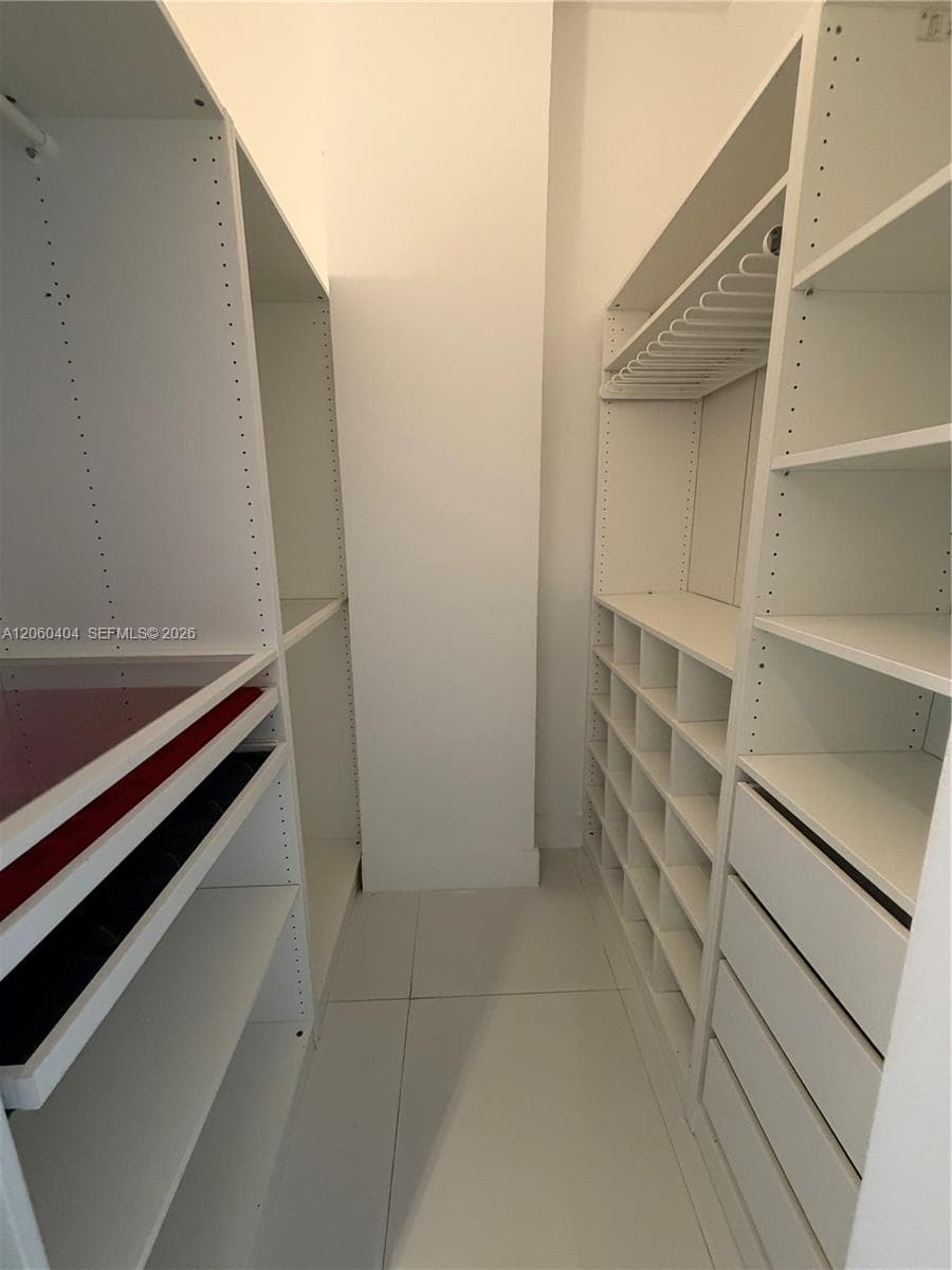 19390 Collins Ave PH-6 photo 9