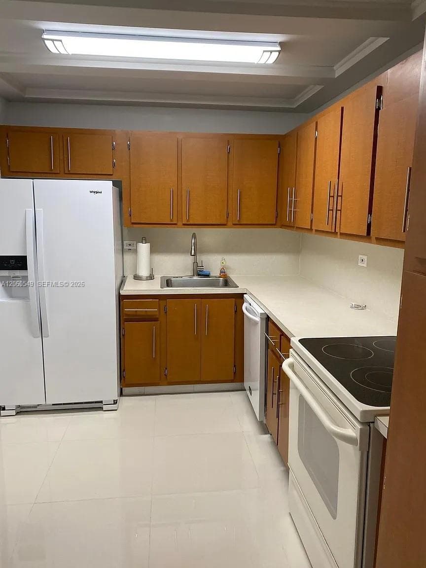 6039 Collins Ave 516 photo 2