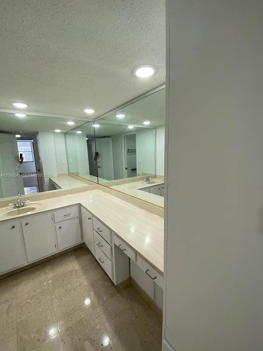 6039 Collins Ave 516 photo 7