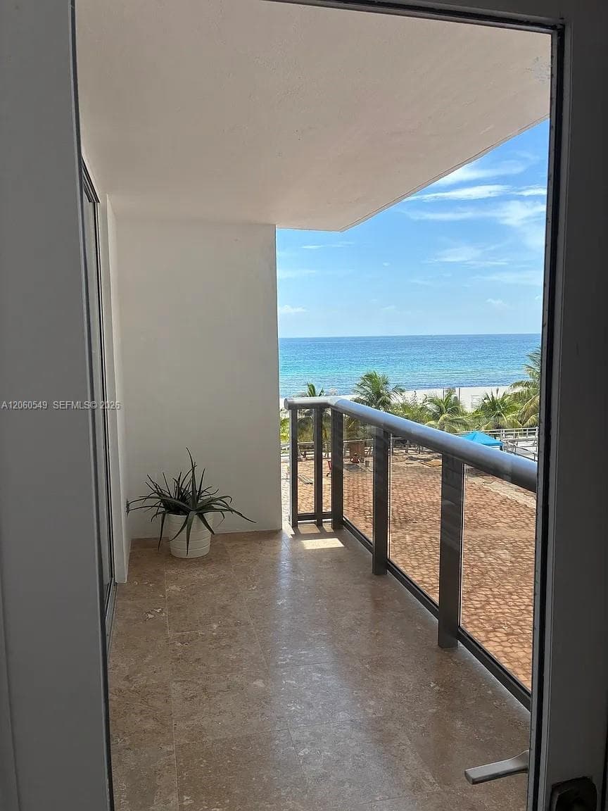 6039 Collins Ave 516 photo 9