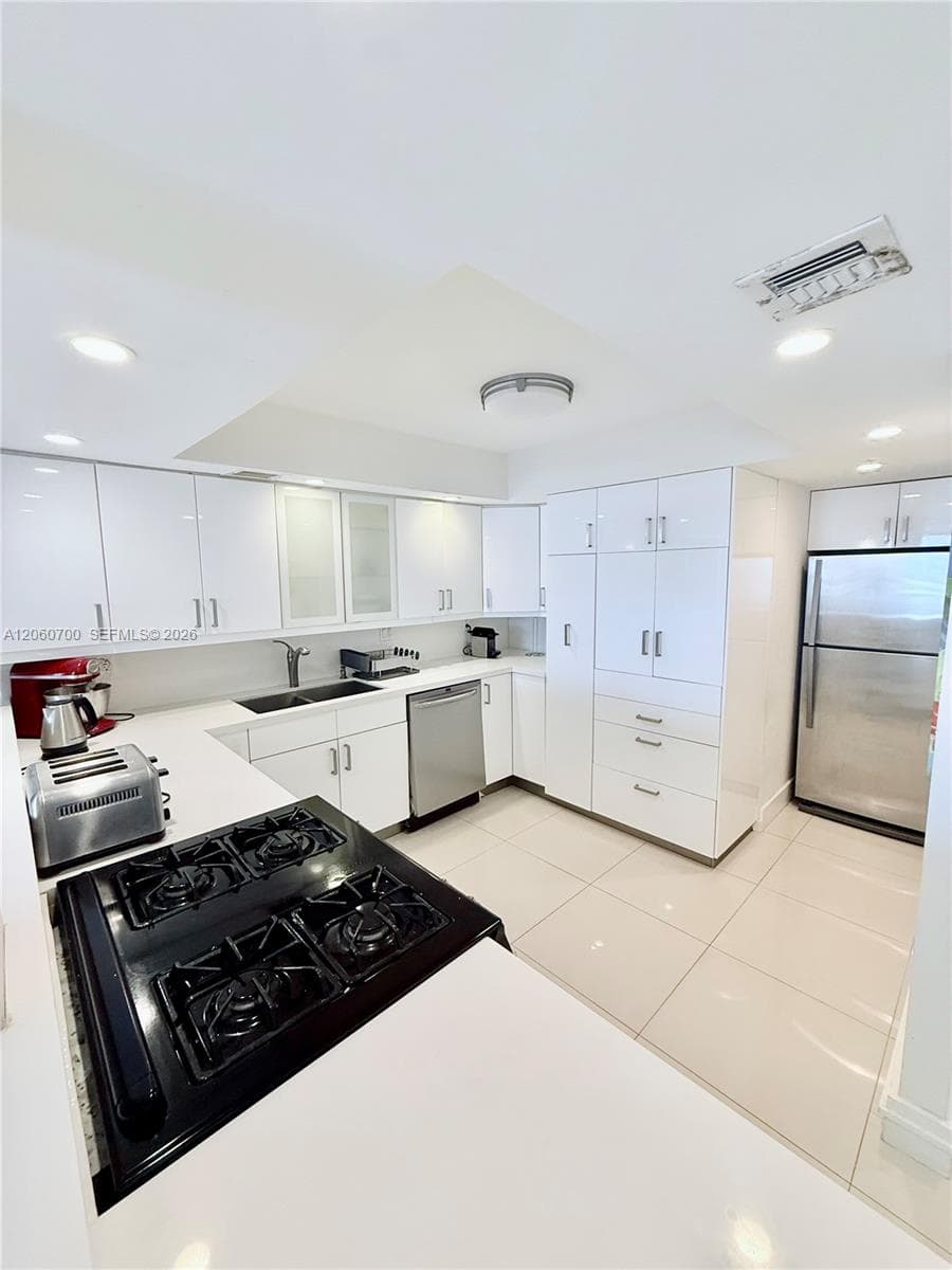 3140 S Ocean Dr 310 photo 4