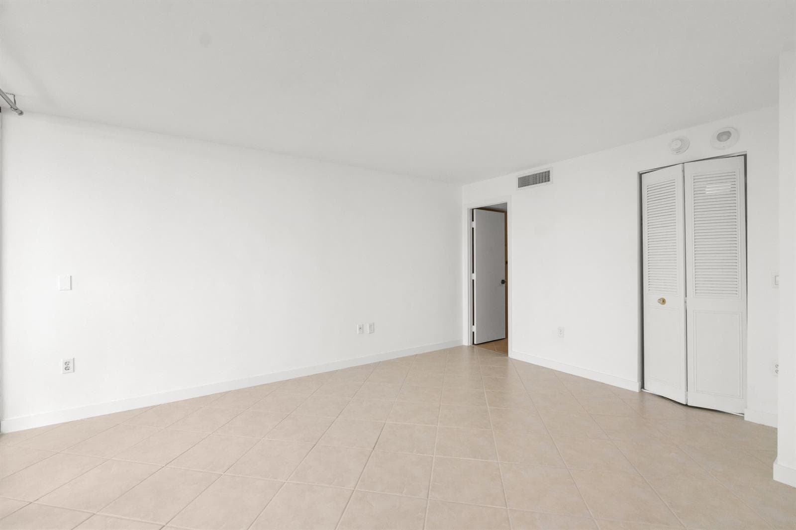 5600 N Flagler Drive 2504 photo 9
