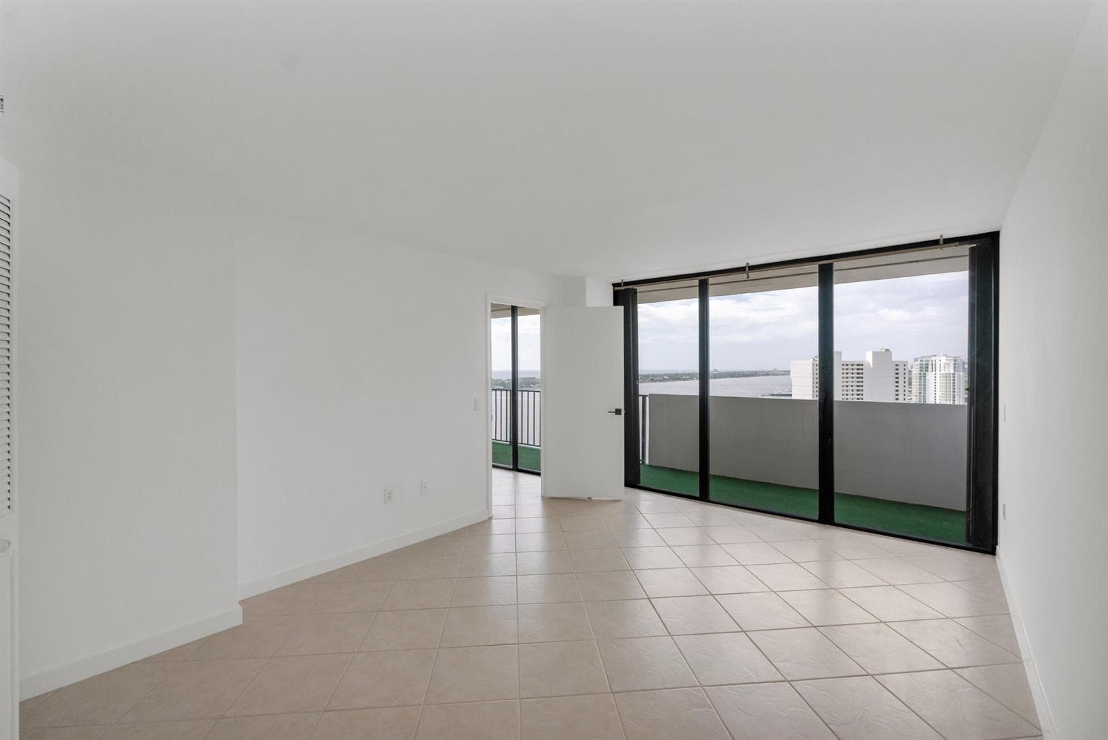 5600 N Flagler Drive 2504 photo 11