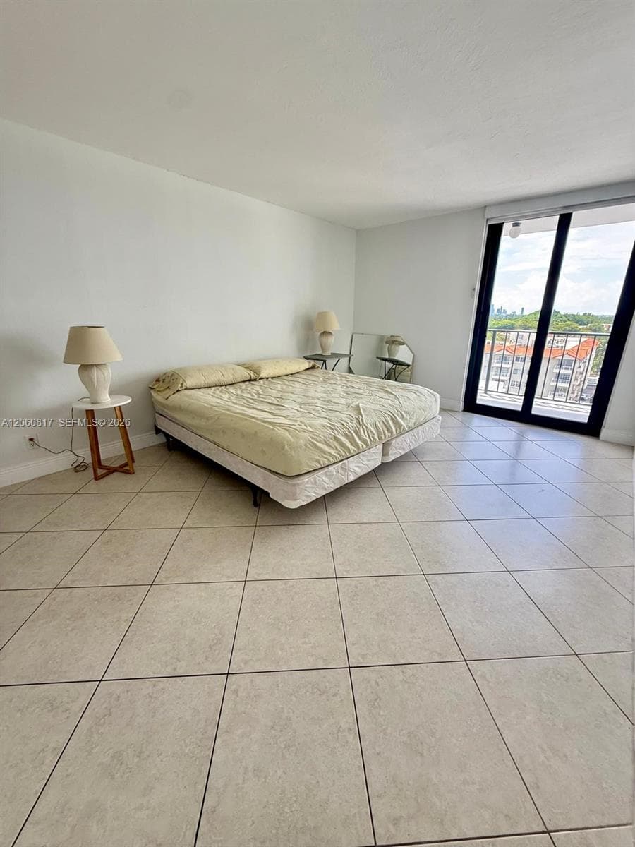 2625 Collins Ave 810 photo 6