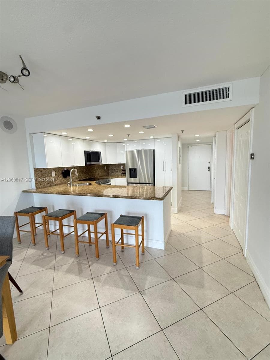 2625 Collins Ave 810 photo 13