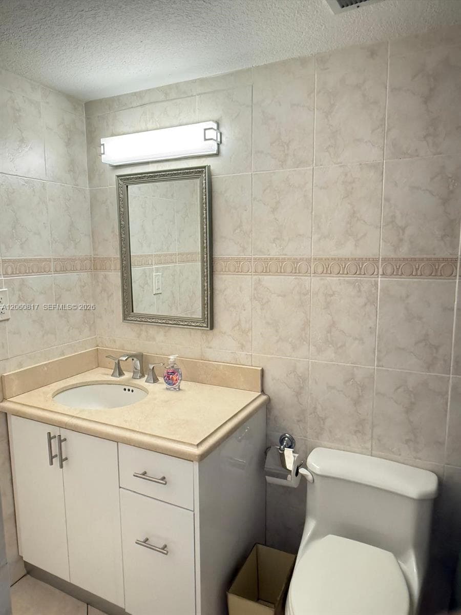 2625 Collins Ave 810 photo 16
