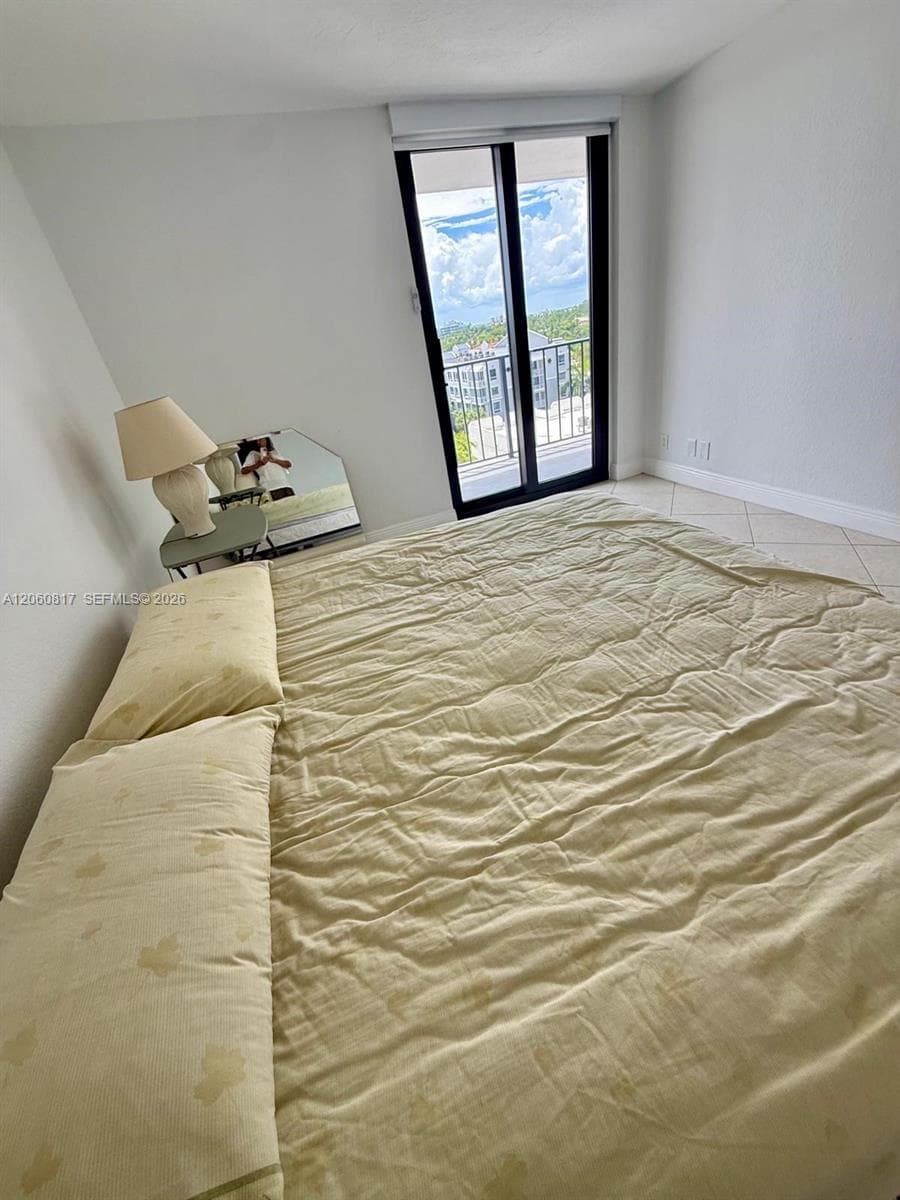 2625 Collins Ave 810 photo 5