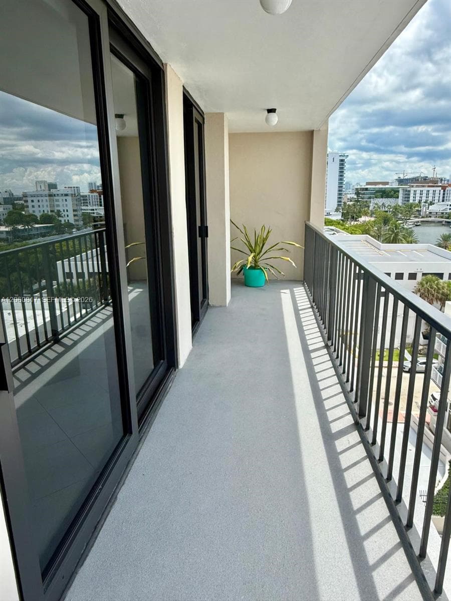 2625 Collins Ave 810 photo 20