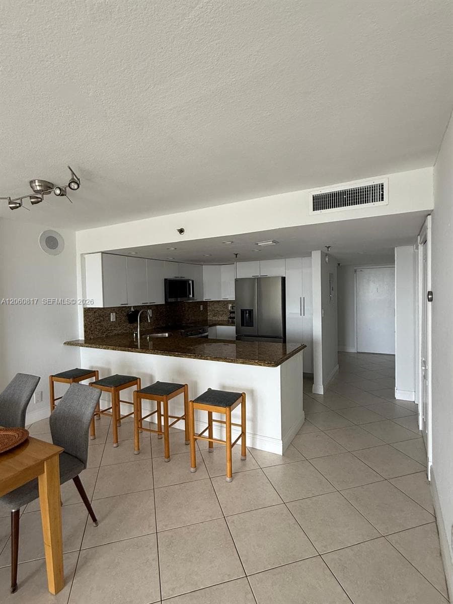 2625 Collins Ave 810 photo 9