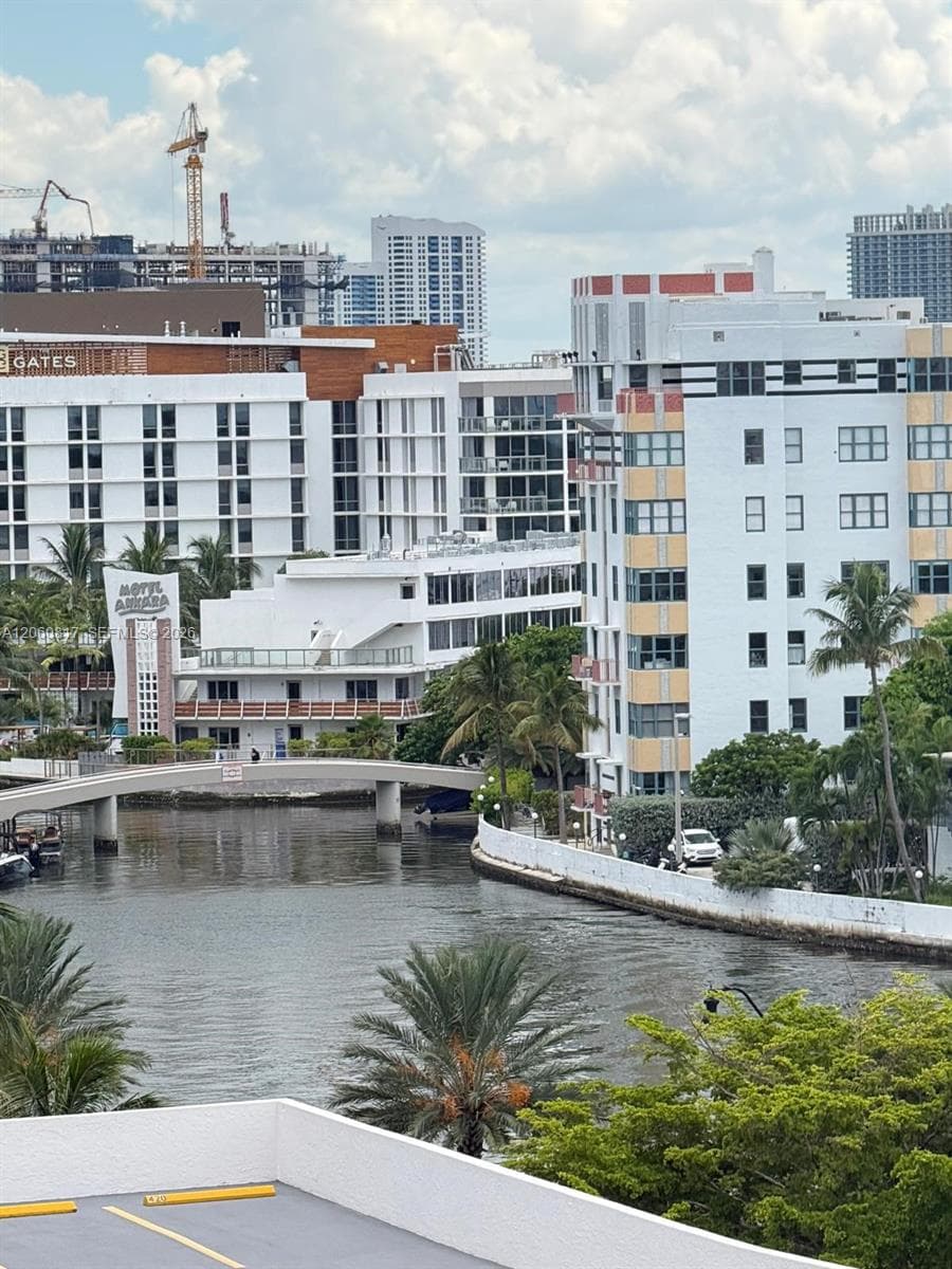 2625 Collins Ave 810 photo 24
