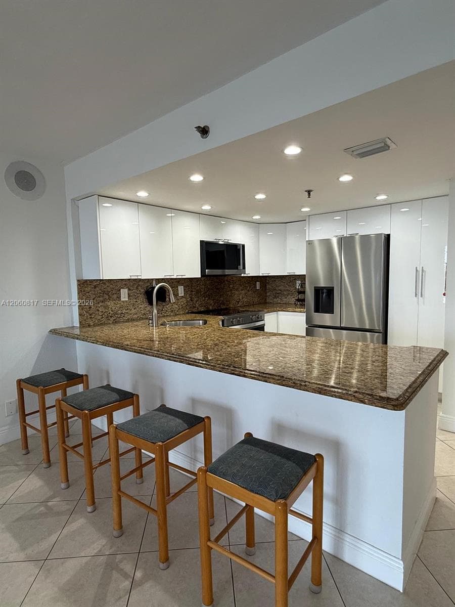 2625 Collins Ave 810 photo 10