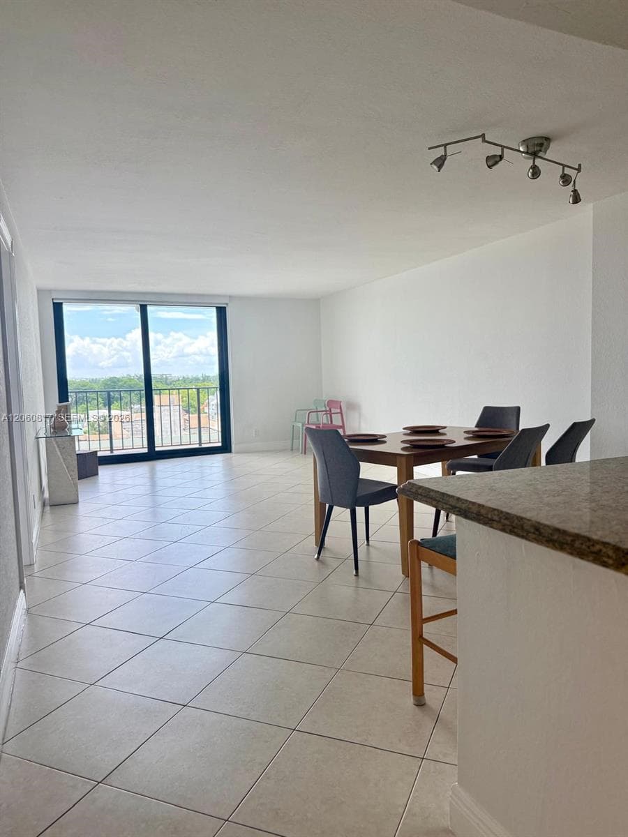 2625 Collins Ave 810 photo 11