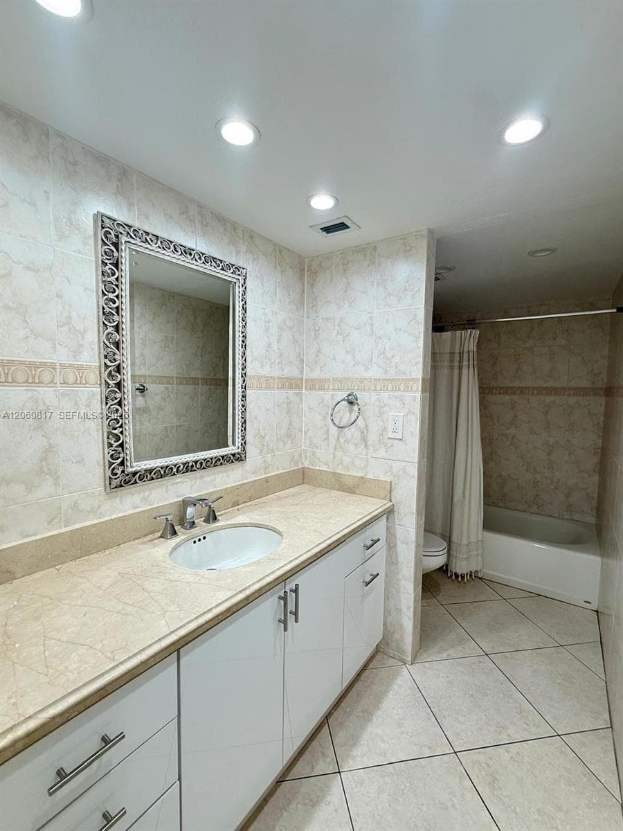 2625 Collins Ave 810 photo 25