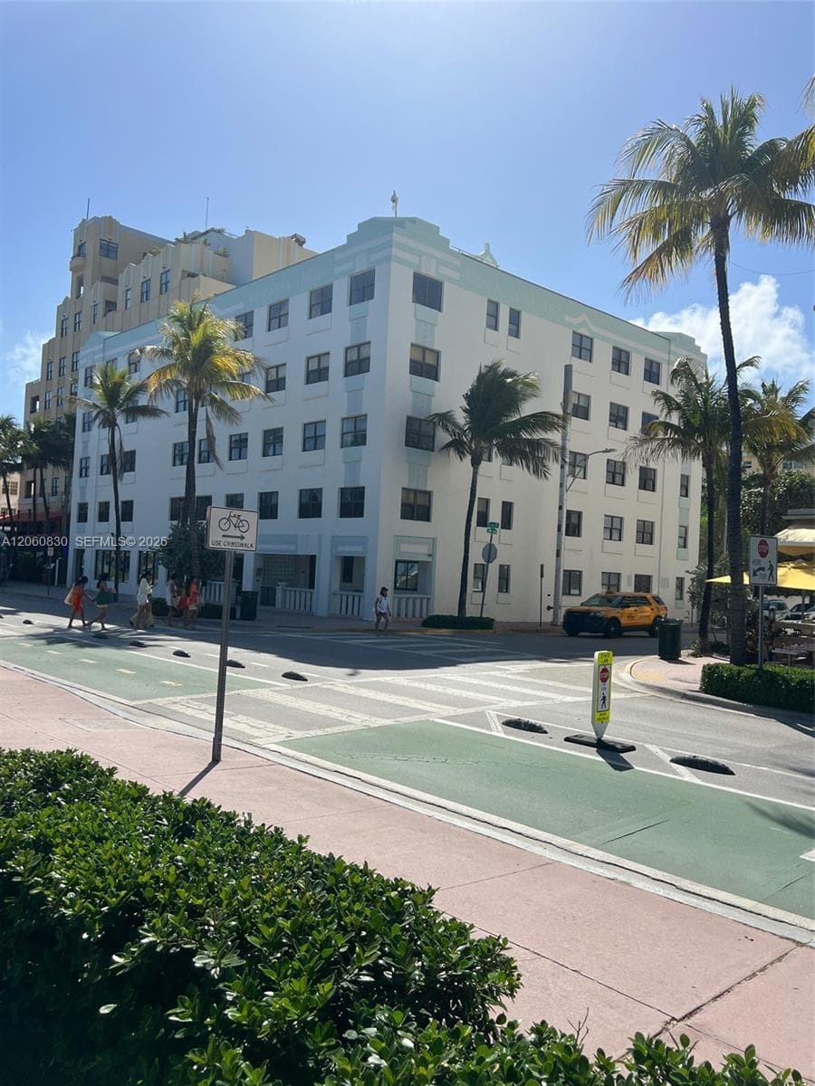 1390 Ocean Dr 101 photo 2