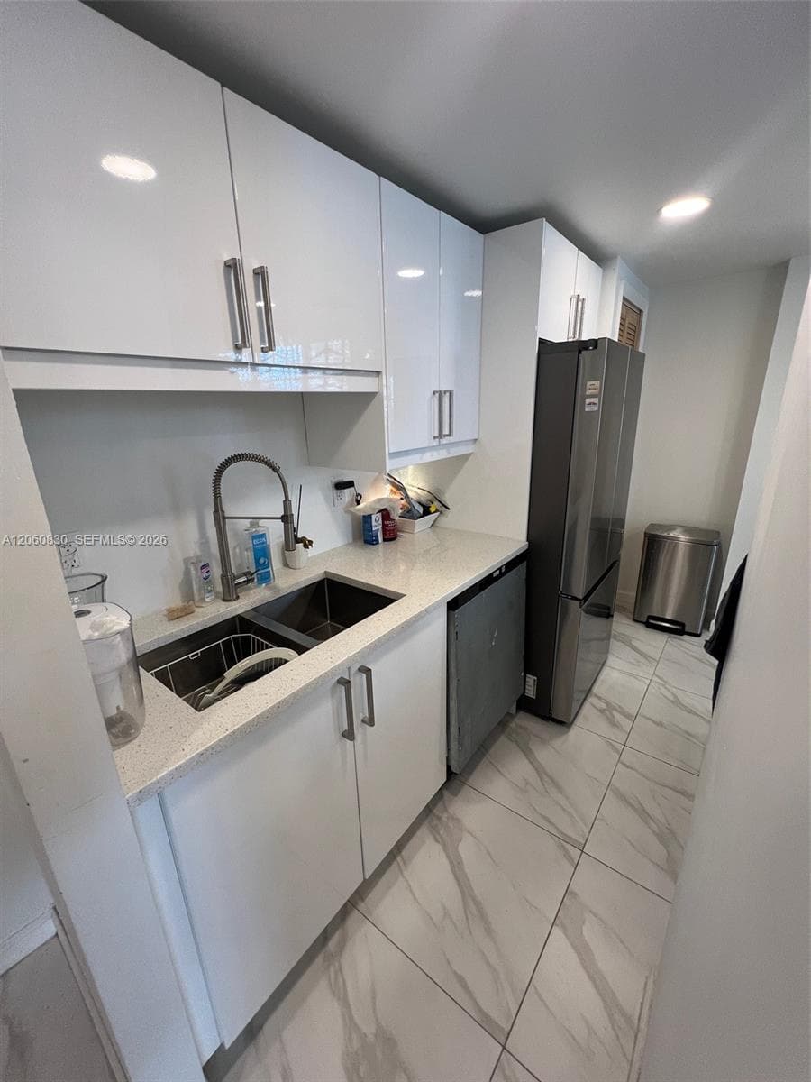 1390 Ocean Dr 101 photo 15