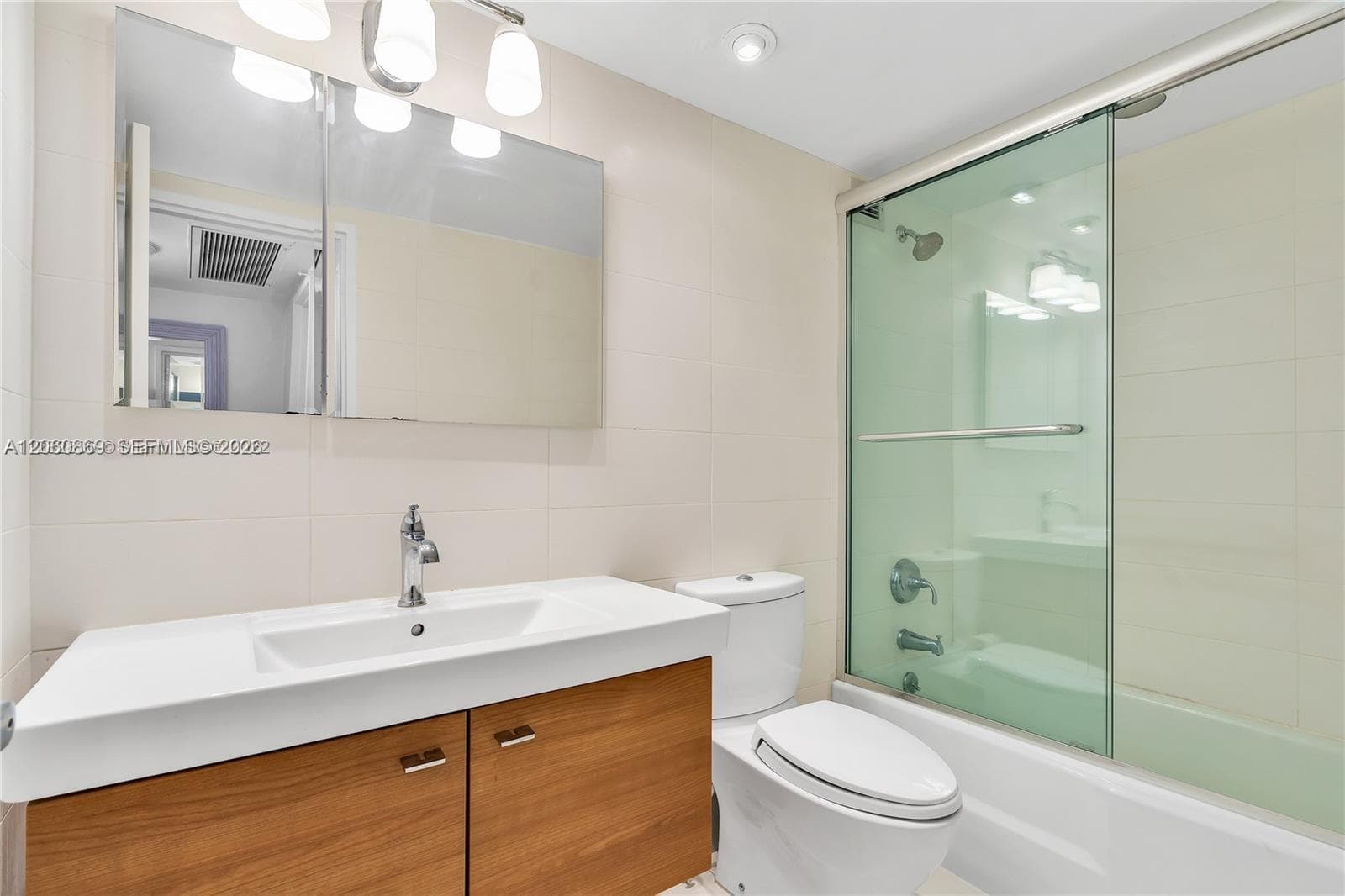 5700 Collins Ave 15D photo 17