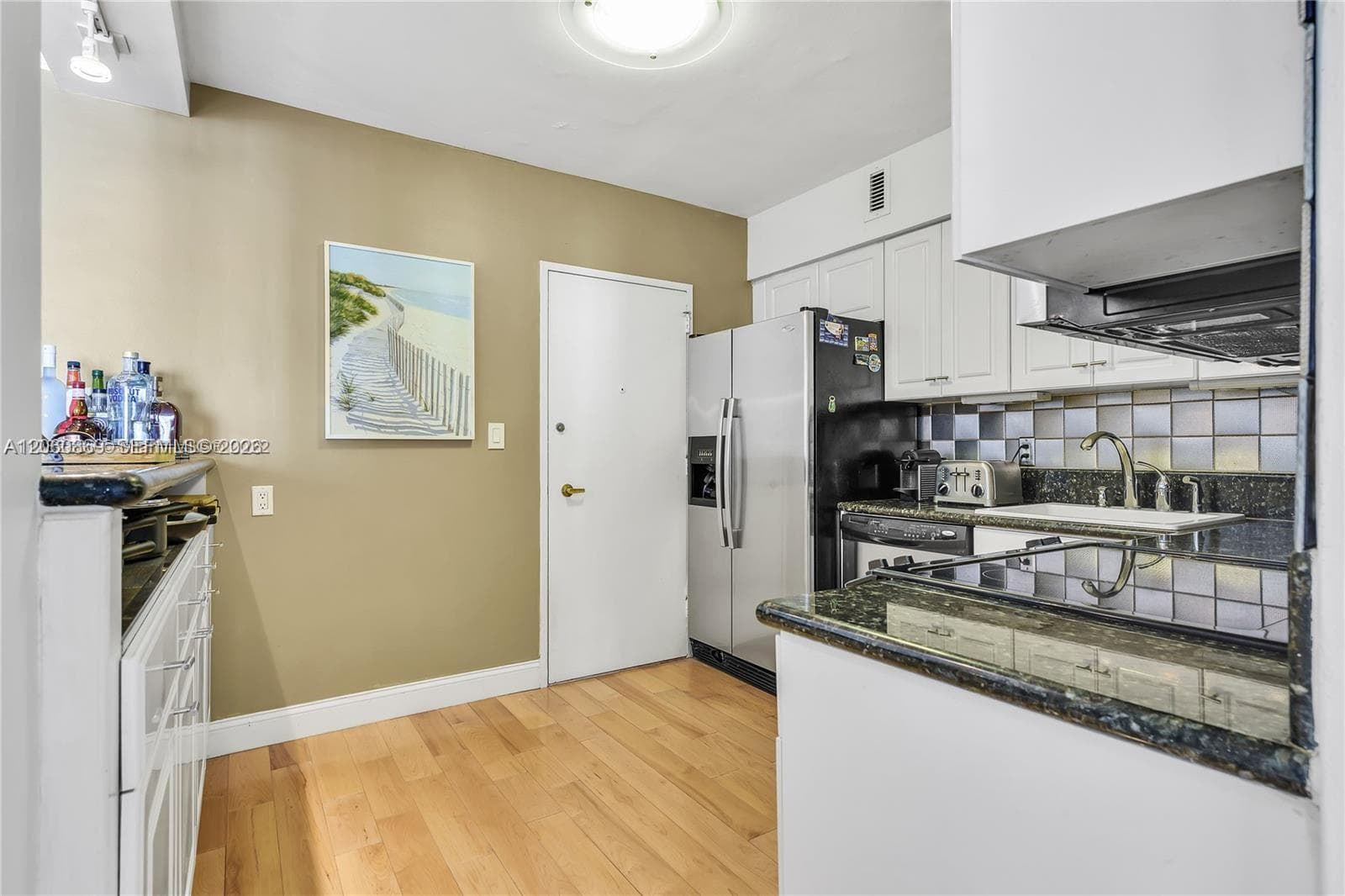 5700 Collins Ave 15D photo 9