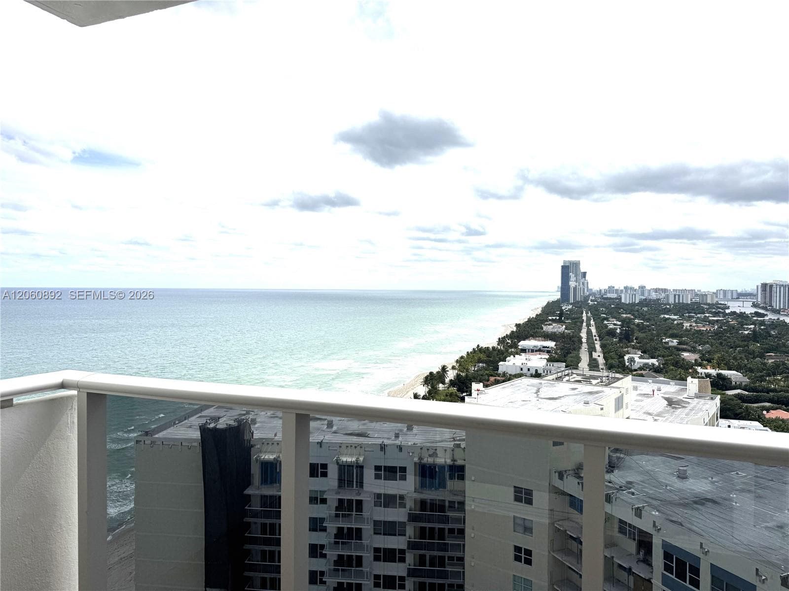 3140 S Ocean Dr 2403 photo 2