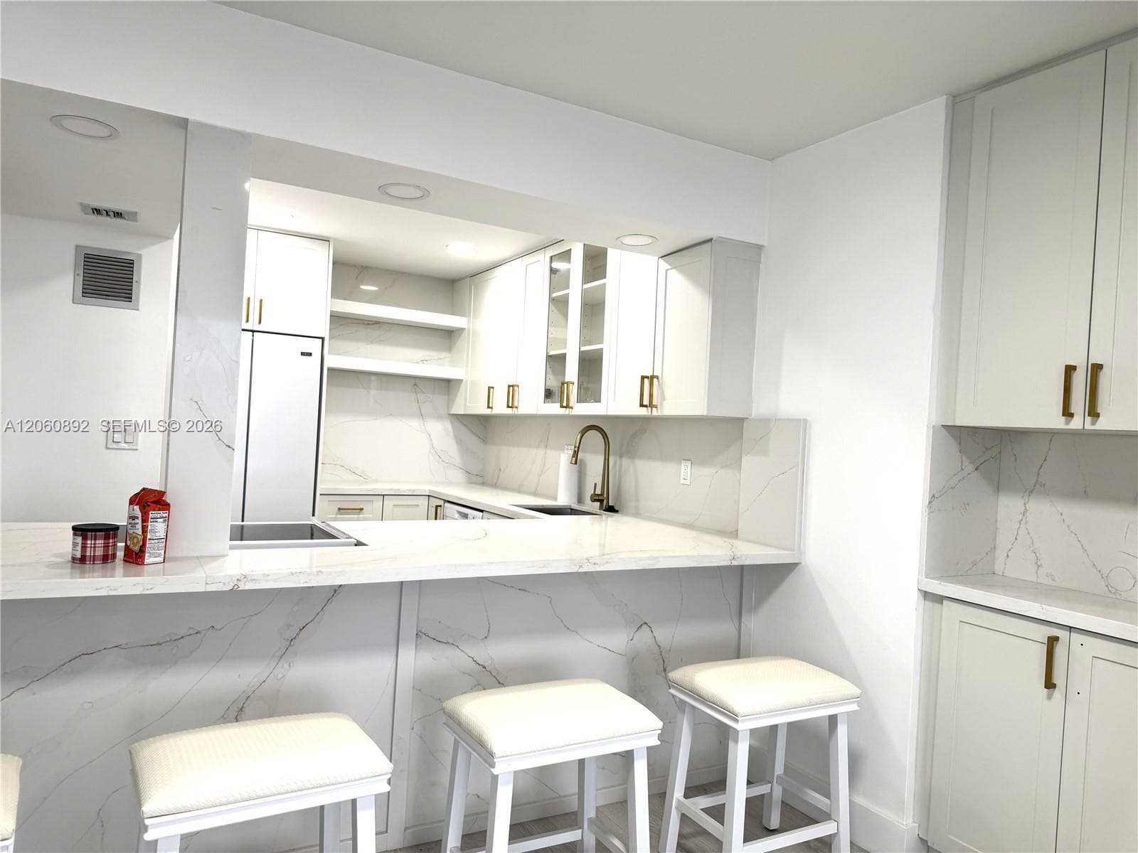 3140 S Ocean Dr 2403 photo 4