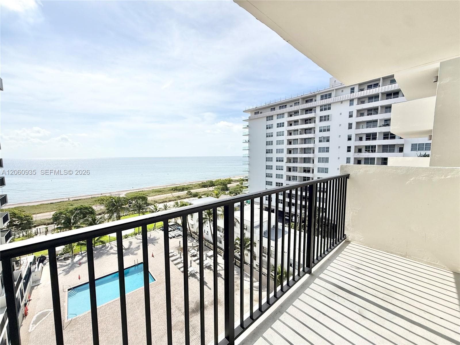 9273 Collins Ave 811 photo 2