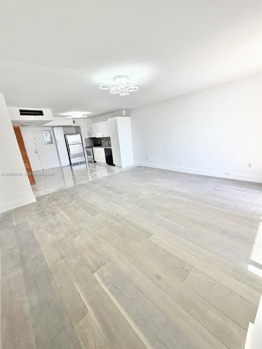 9273 Collins Ave 811 photo 3
