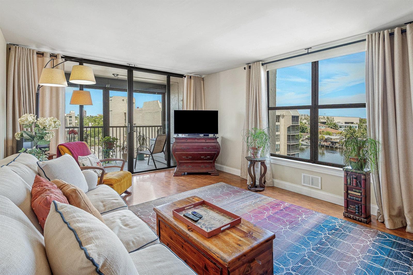 17 ROYAL PALM Way 6060 photo 5