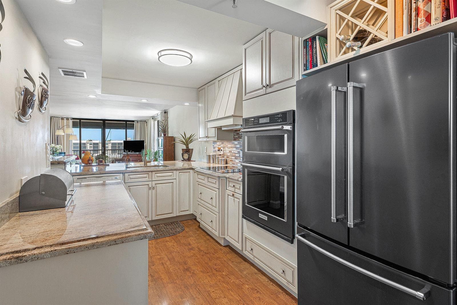 17 ROYAL PALM Way 6060 photo 11