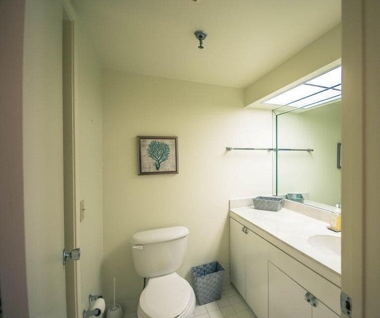 115 Lakeshore Drive 1548 photo 17