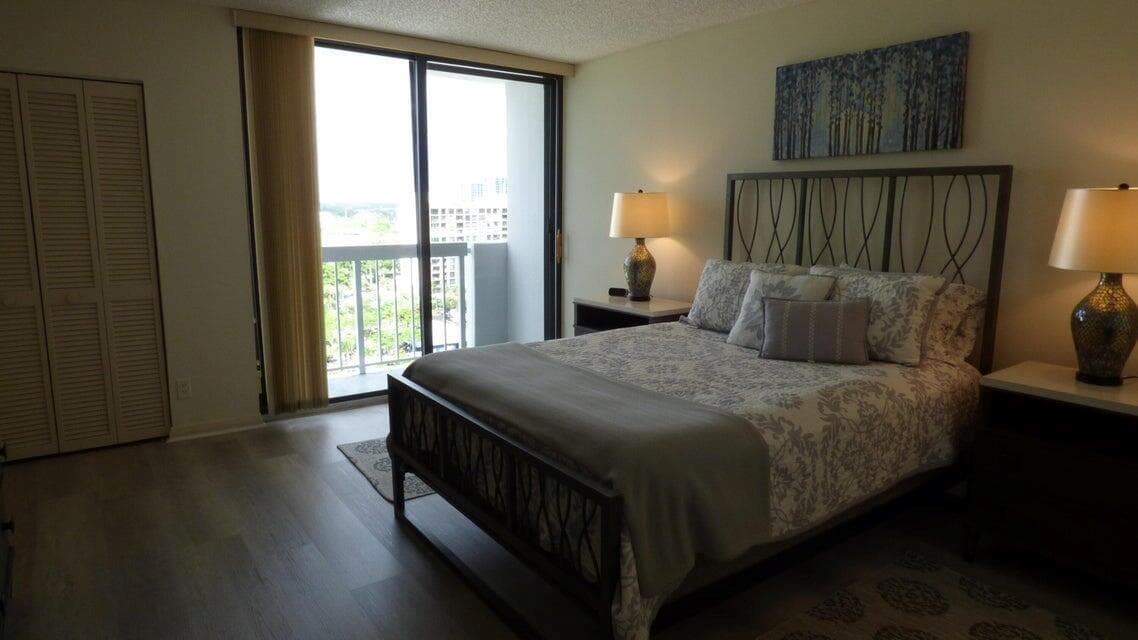 115 Lakeshore Drive 1548 photo 16