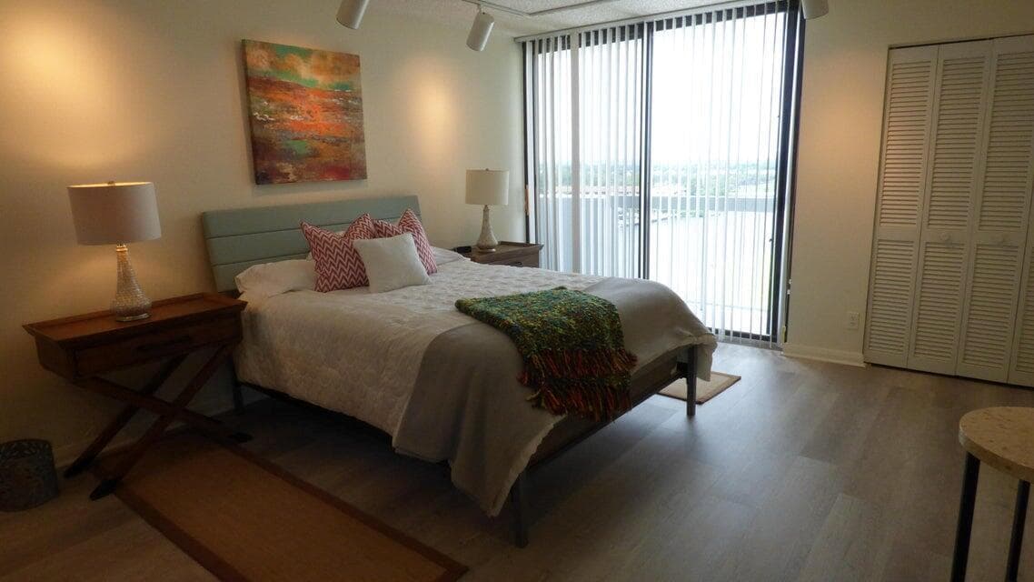 115 Lakeshore Drive 1548 photo 12