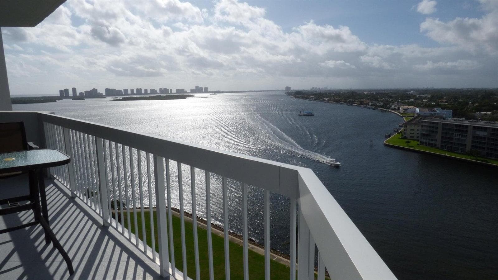 115 Lakeshore Drive 1548 photo 1