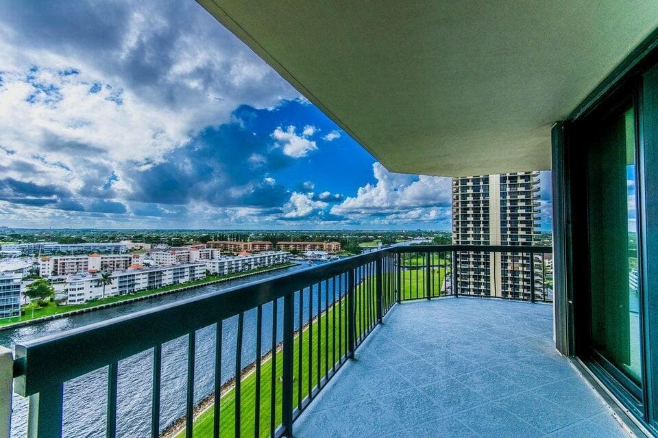 115 Lakeshore Drive 1548 photo 20
