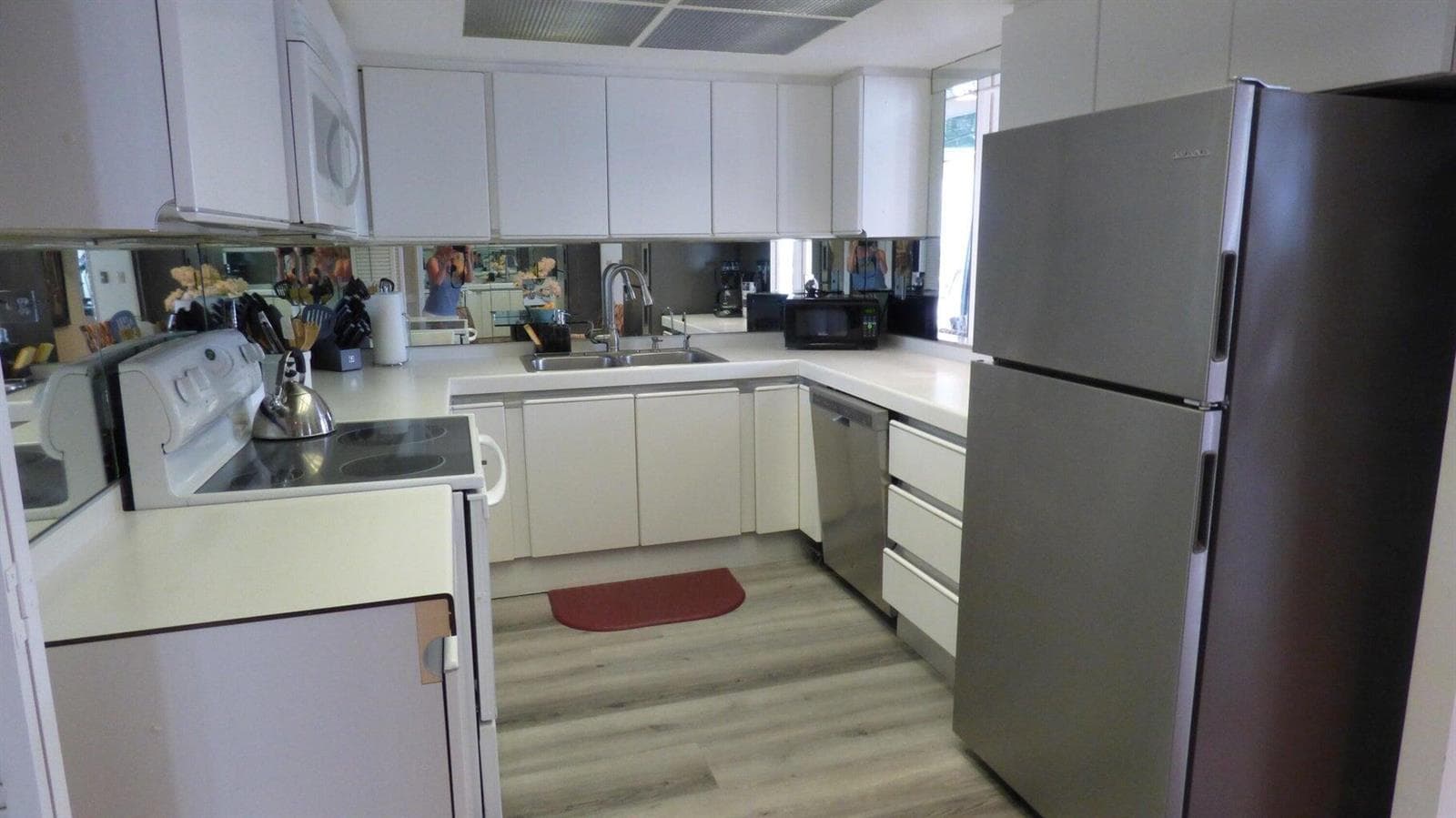 115 Lakeshore Drive 1548 photo 9