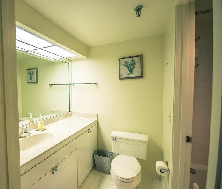 115 Lakeshore Drive 1548 photo 14