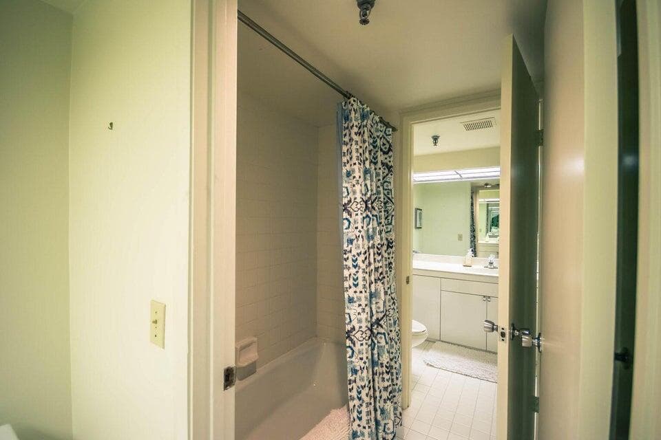 115 Lakeshore Drive 1548 photo 15